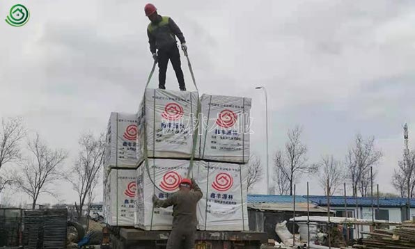 北京市_石家庄工地建筑模板木方到货卸车